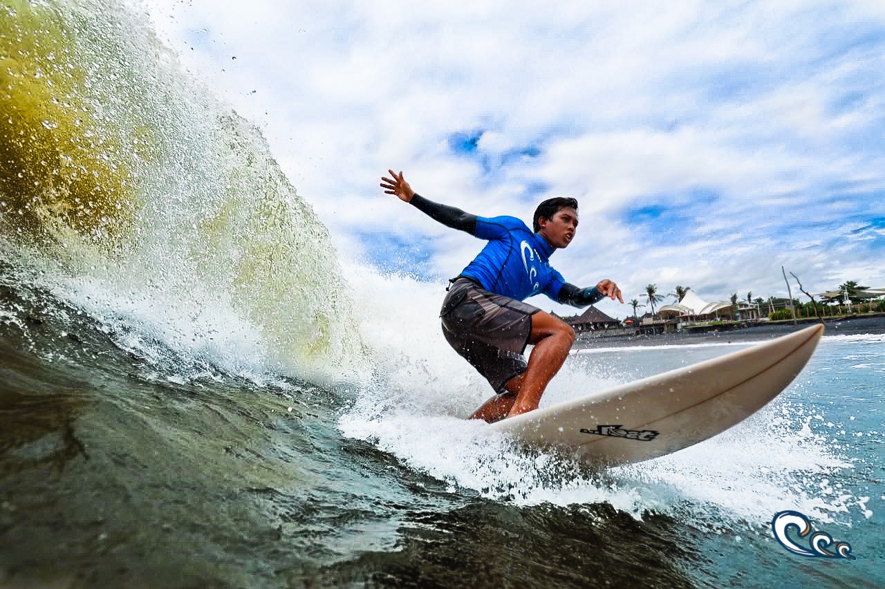 Lasa-te purtat de valuri in tabara de surf din Guatemala