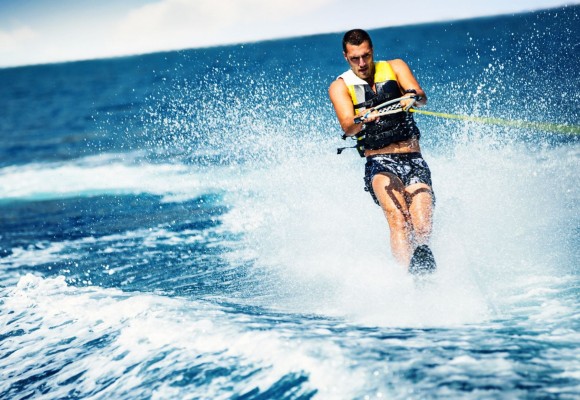 Ce este wakeboarding-ul si de ce poate fi cea mai distractiva activitate de vara?